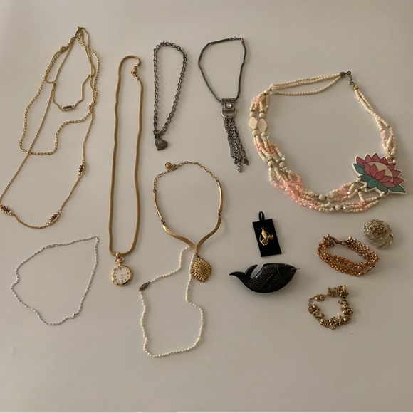 Lot of Vintage Costume Jewelry Necklace Earrings Brooch Signed & Unsigned 13 Pcs - Picture 2 of 13